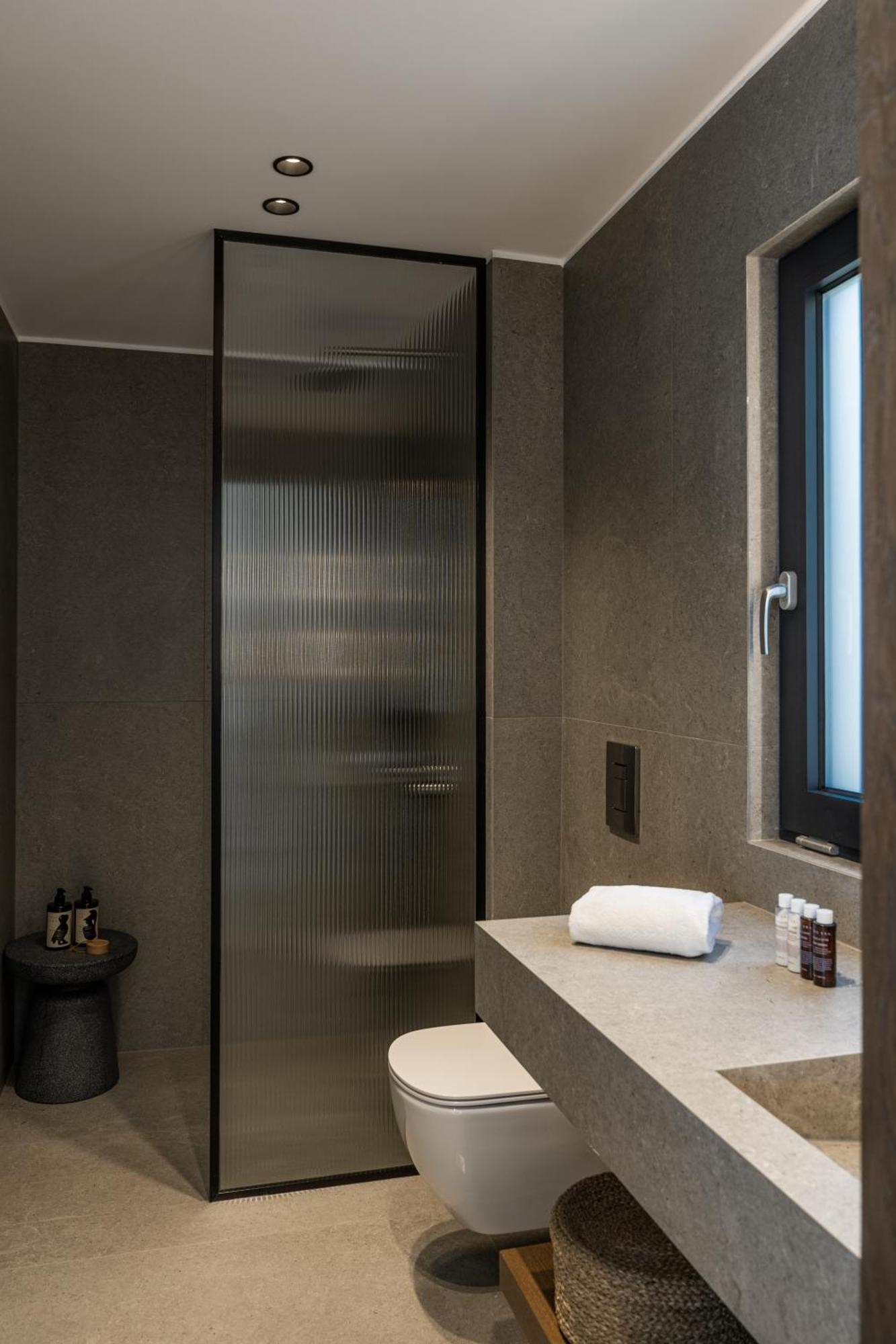 Thelesi Apartments Stalós Dış mekan fotoğraf
