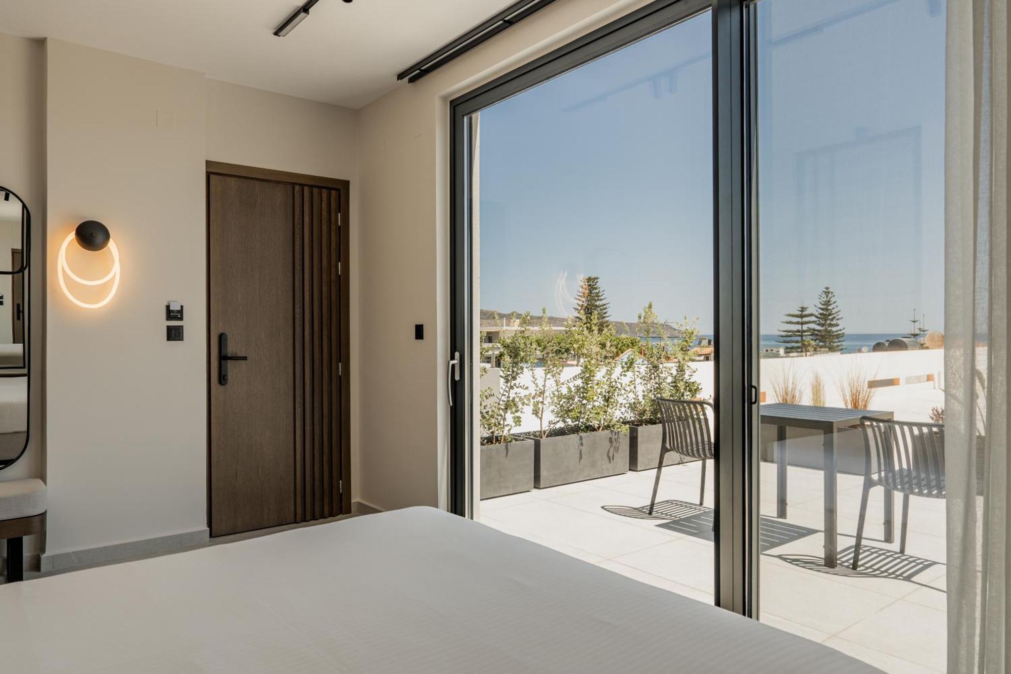 Thelesi Apartments Stalós Dış mekan fotoğraf